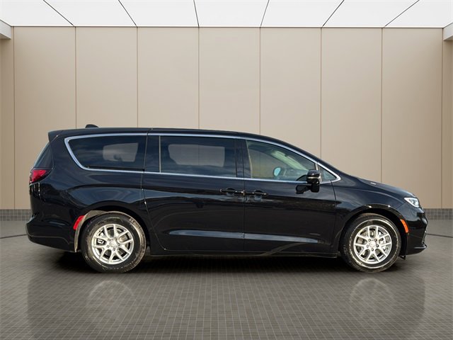 New 2026 Chrysler Pacifica Select image 6