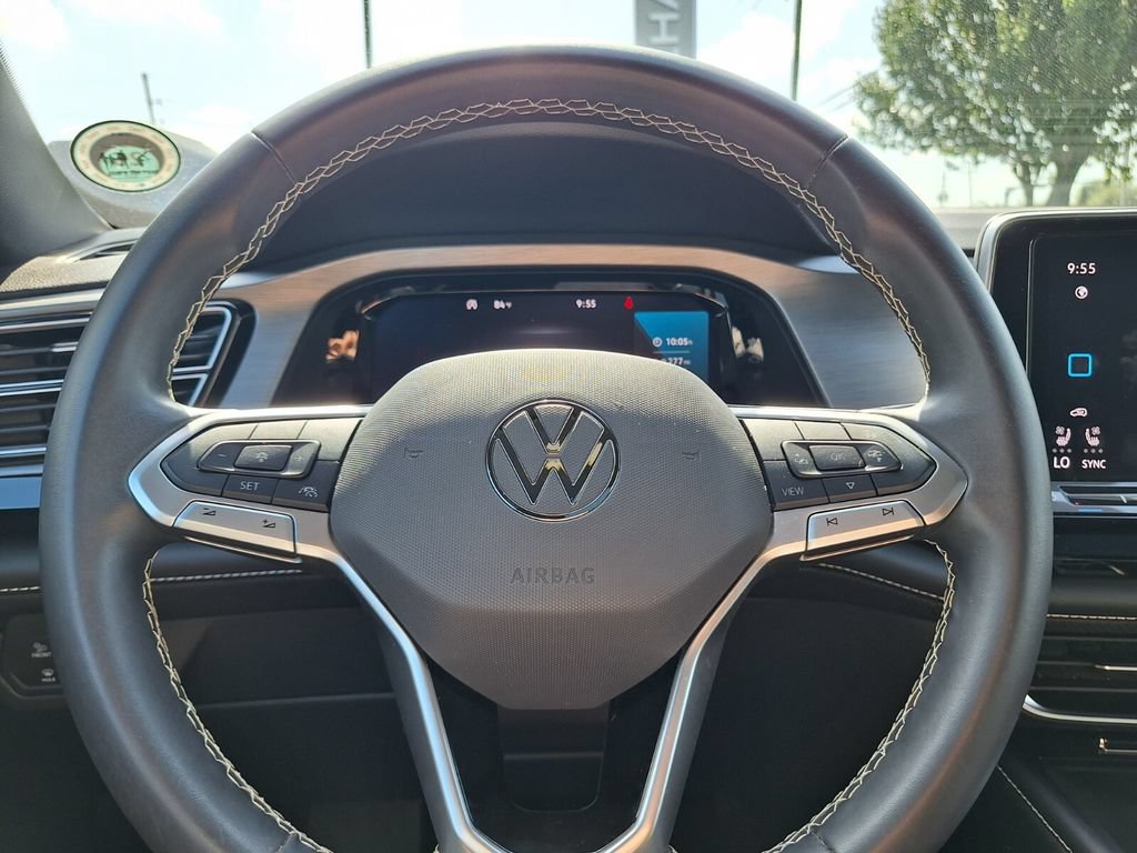 Used 2024 Volkswagen Atlas Cross Sport SE FWD image 16