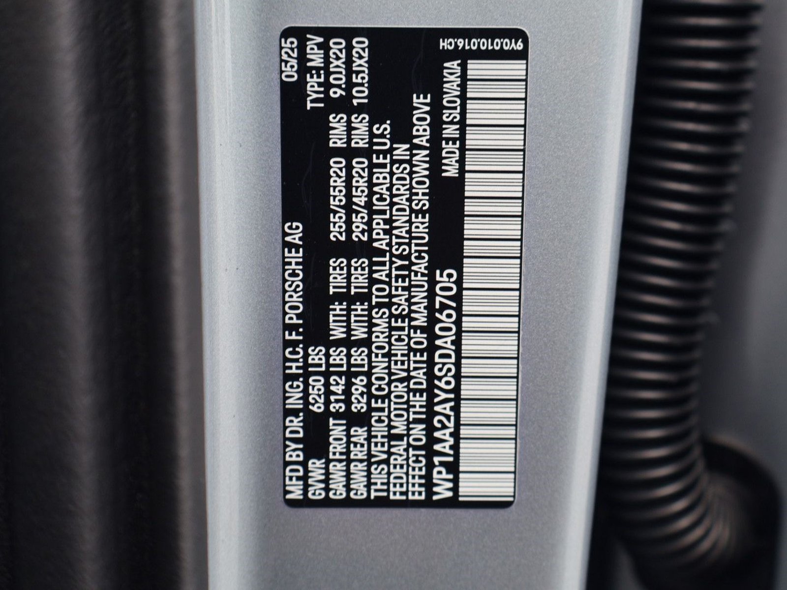 Certified 2025 Porsche Cayenne AWD/4WD image 27