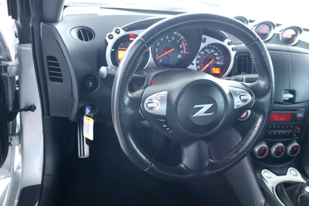 Used 2019 Nissan 370Z Coupe RWD image 16