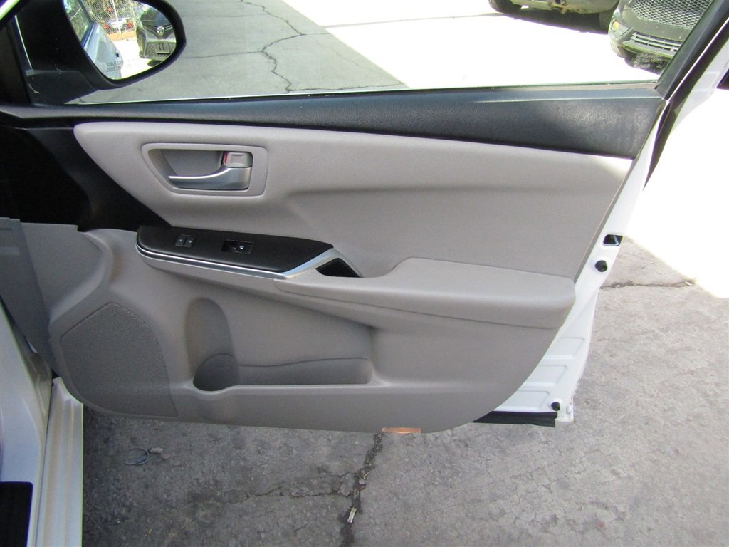 Used 2017 Toyota Camry SE image 20