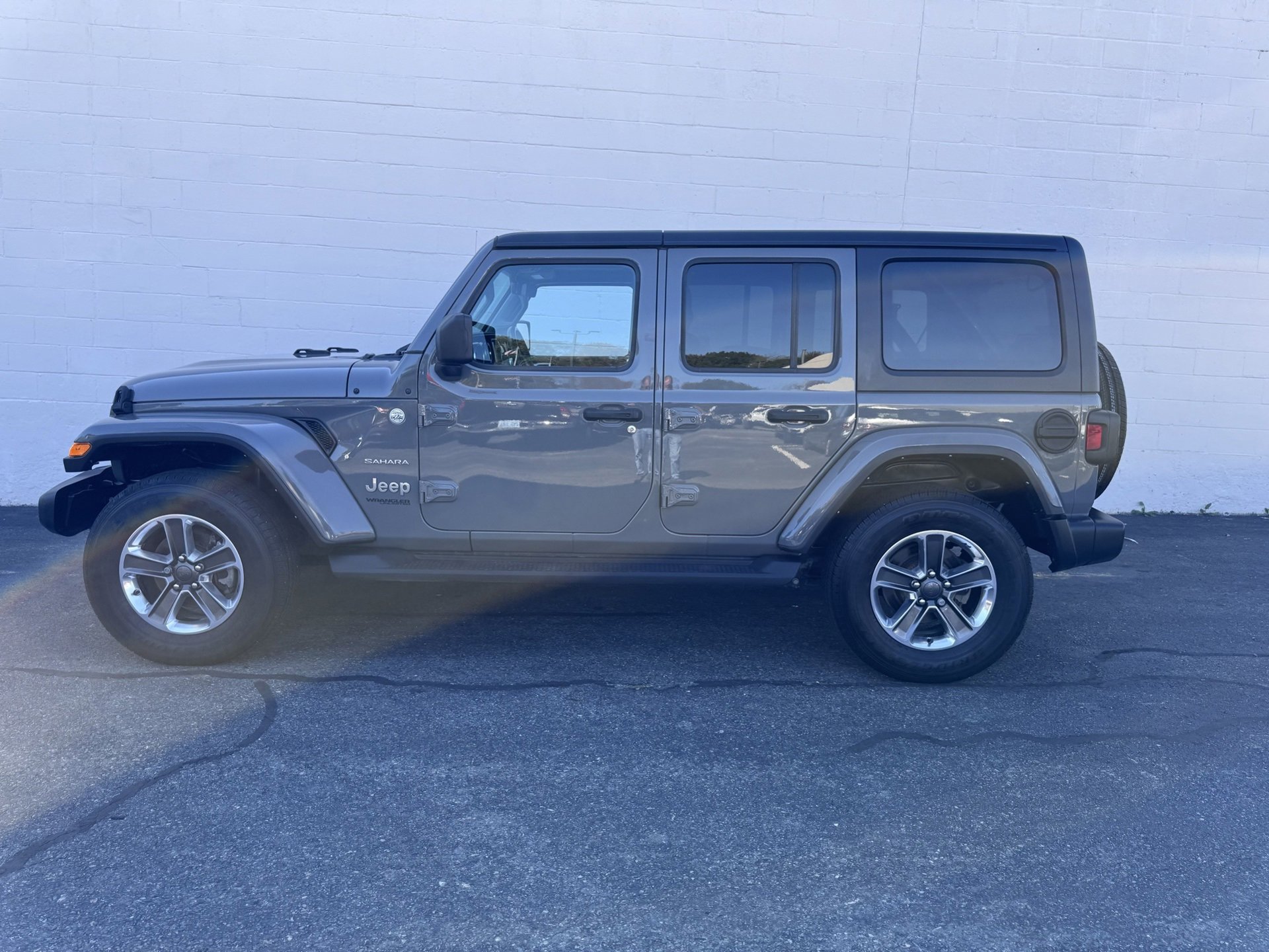 Used 2021 Jeep Wrangler Unlimited Sahara w/ Uconnect 4C Nav & Sound Group image 2
