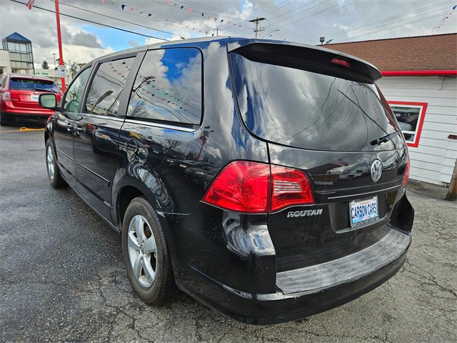 Used 2010 Volkswagen Routan SE image 5