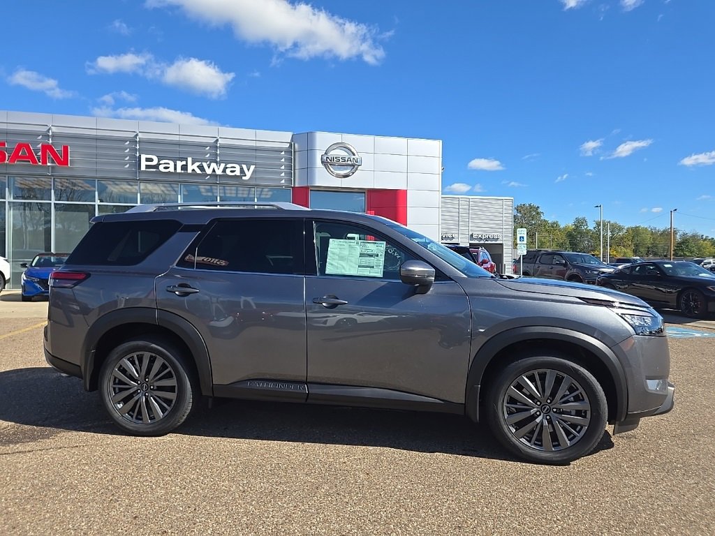 New 2025 Nissan Pathfinder SL image 9