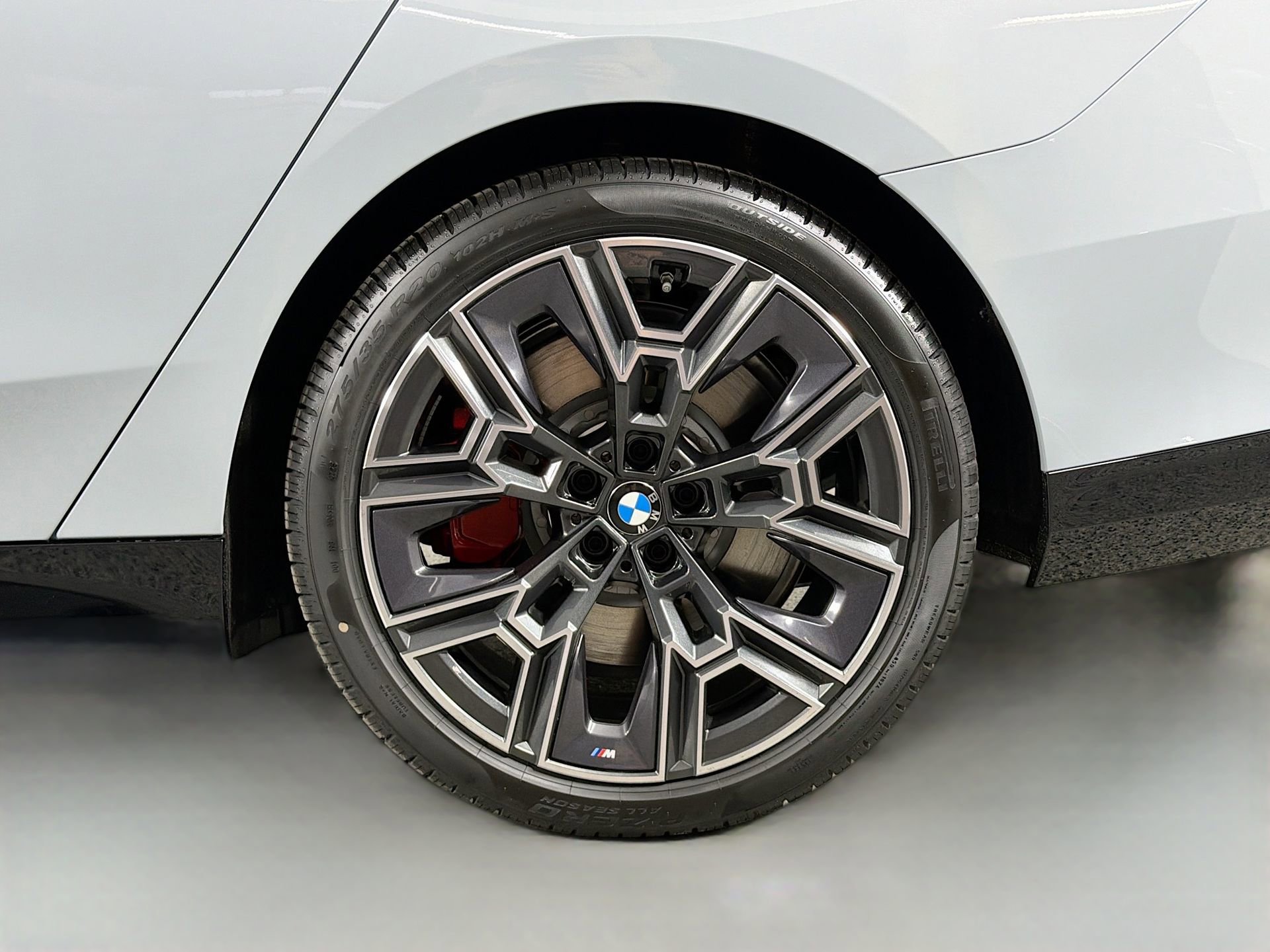 New 2026 BMW 550e xDrive image 31