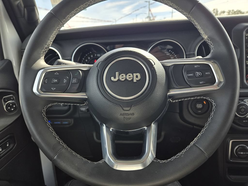 Used 2023 Jeep Wrangler Unlimited Sahara AWD/4WD image 23