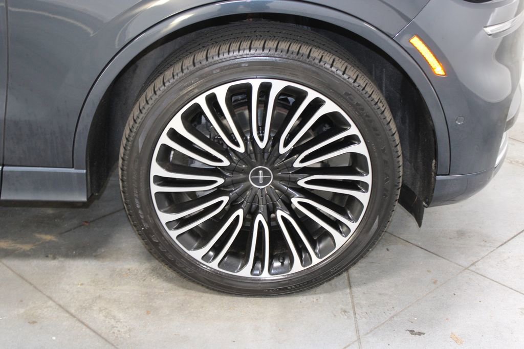 Used 2023 Lincoln Aviator Black Label w/ Dynamic Handling Package image 13
