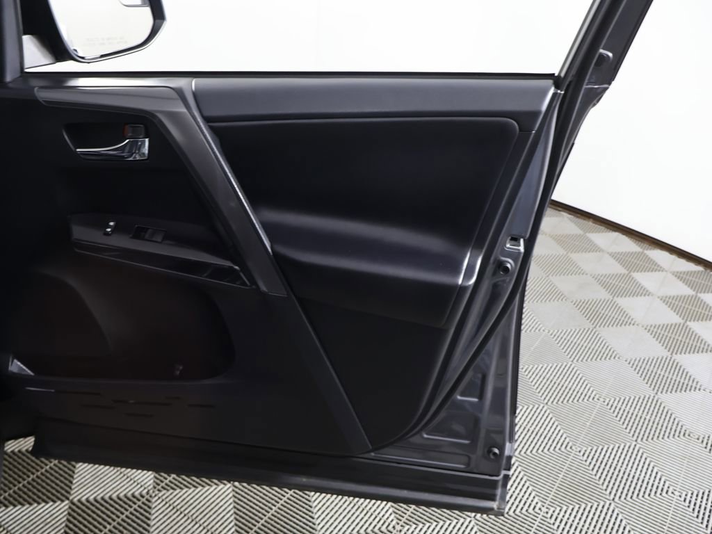 Used 2018 Toyota RAV4 SE w/ All Weather Liner Package image 24