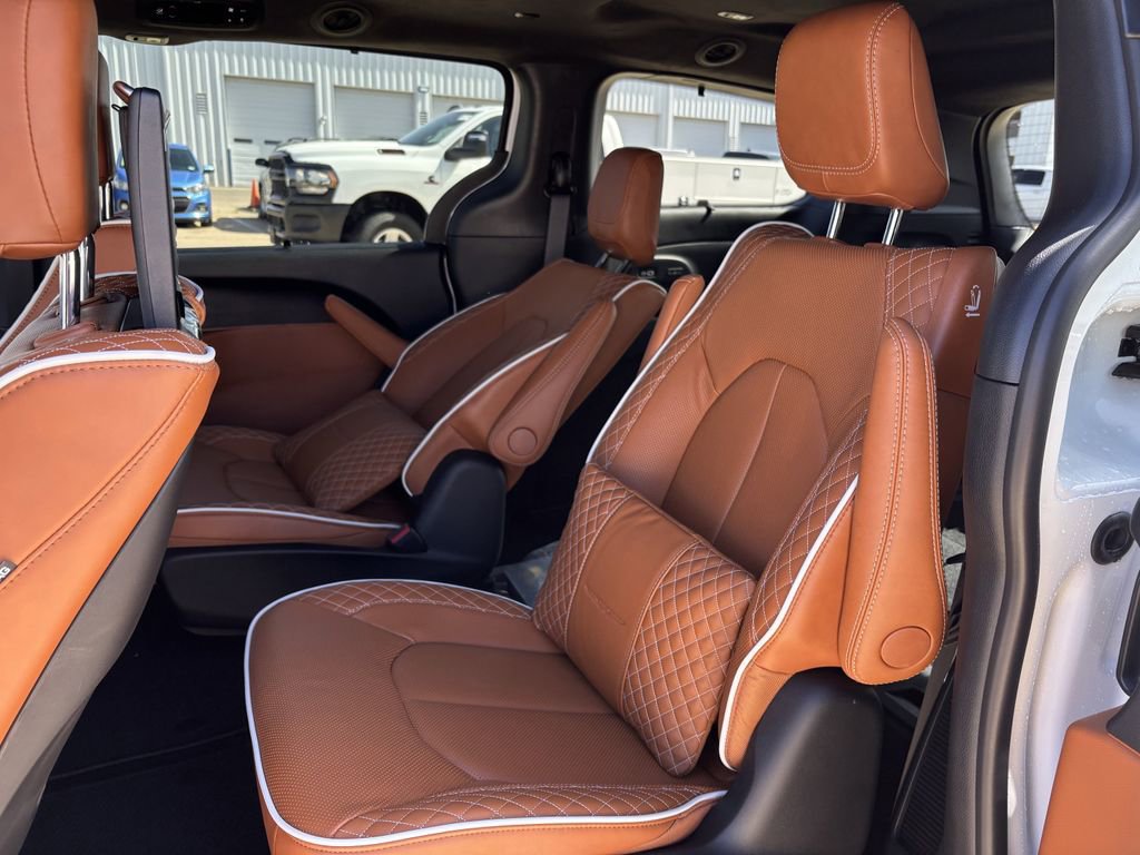 New 2026 Chrysler Pacifica Pinnacle FWD image 25