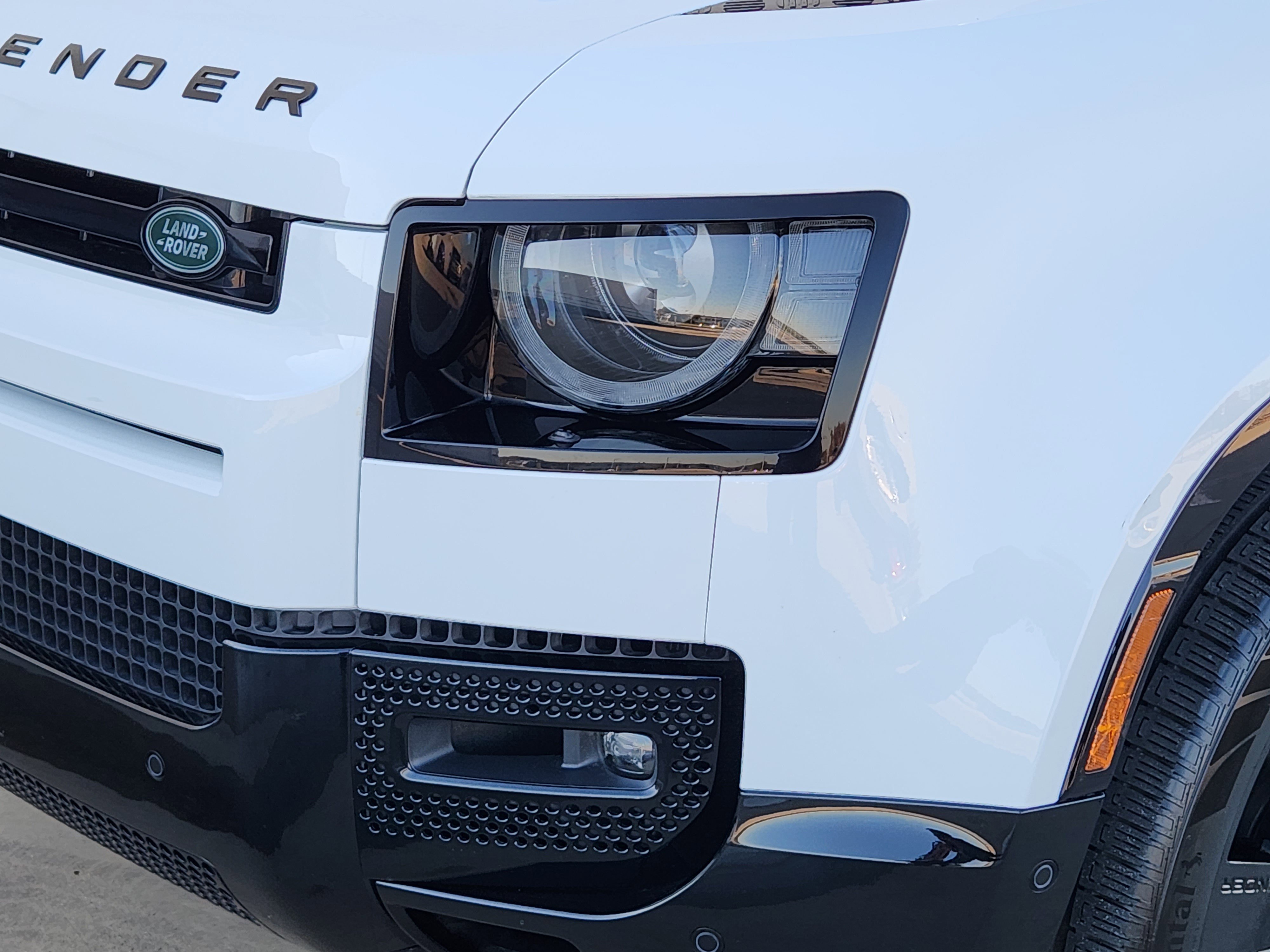 Certified 2025 Land Rover Defender 110 V8 image 9