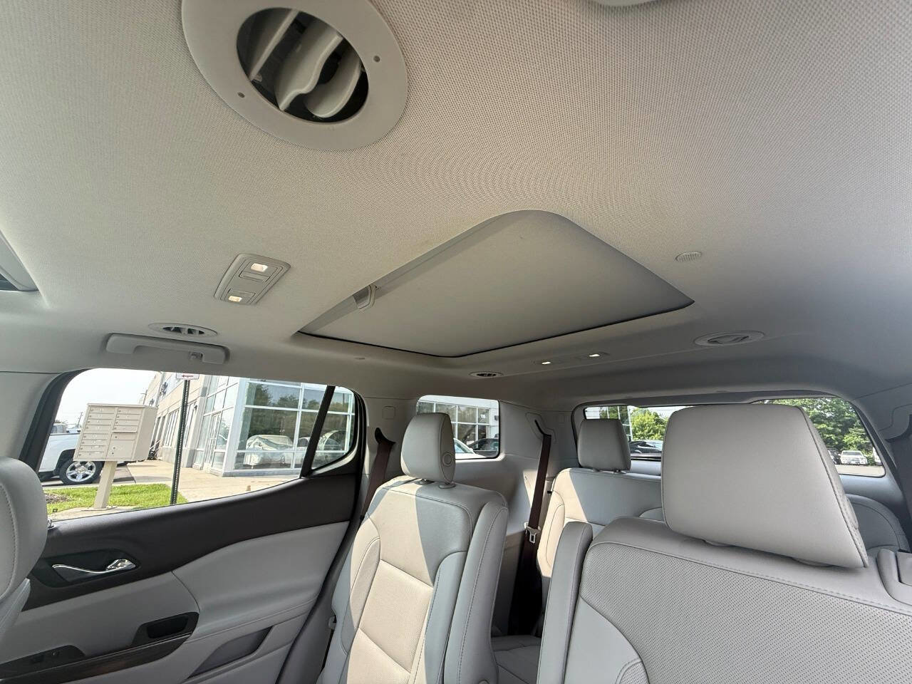 Used 2018 GMC Acadia SLT w/ LPO, Cargo Package image 29