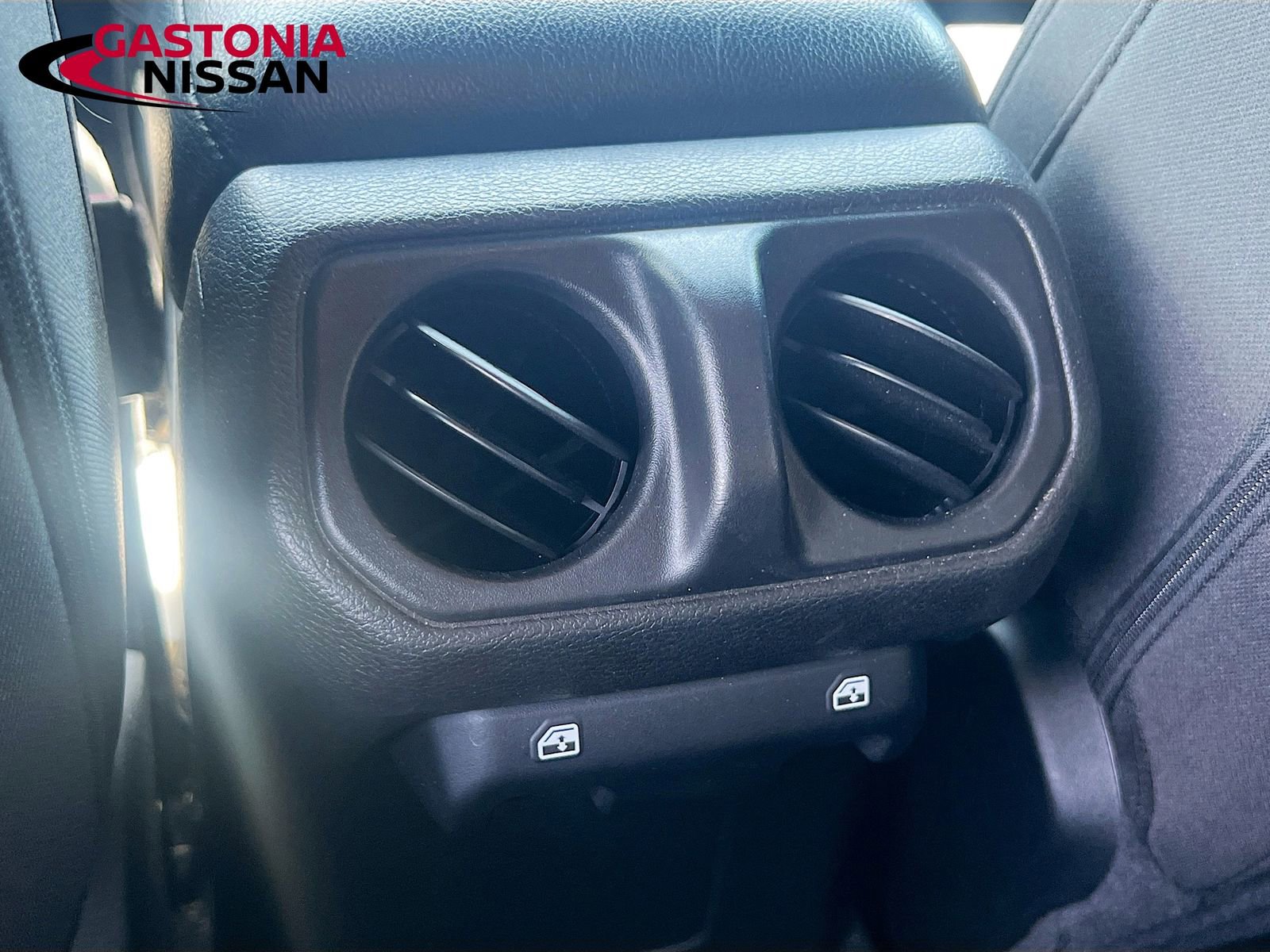 Used 2023 Jeep Wrangler Unlimited w/ Cold Weather Group image 33