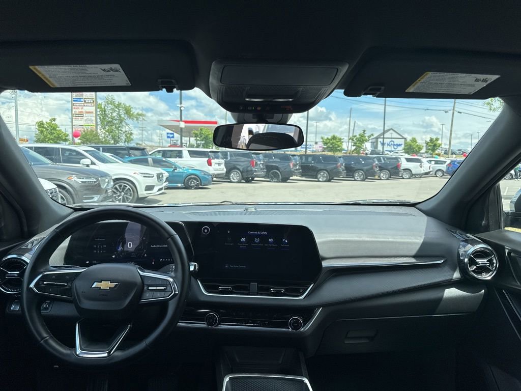 Used 2025 Chevrolet Equinox LT FWD image 15