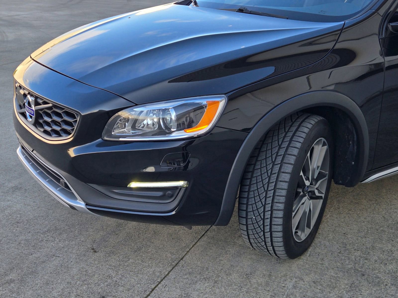 Used 2017 Volvo V60 T5 Cross Country Platinum w/ Climate Package image 39