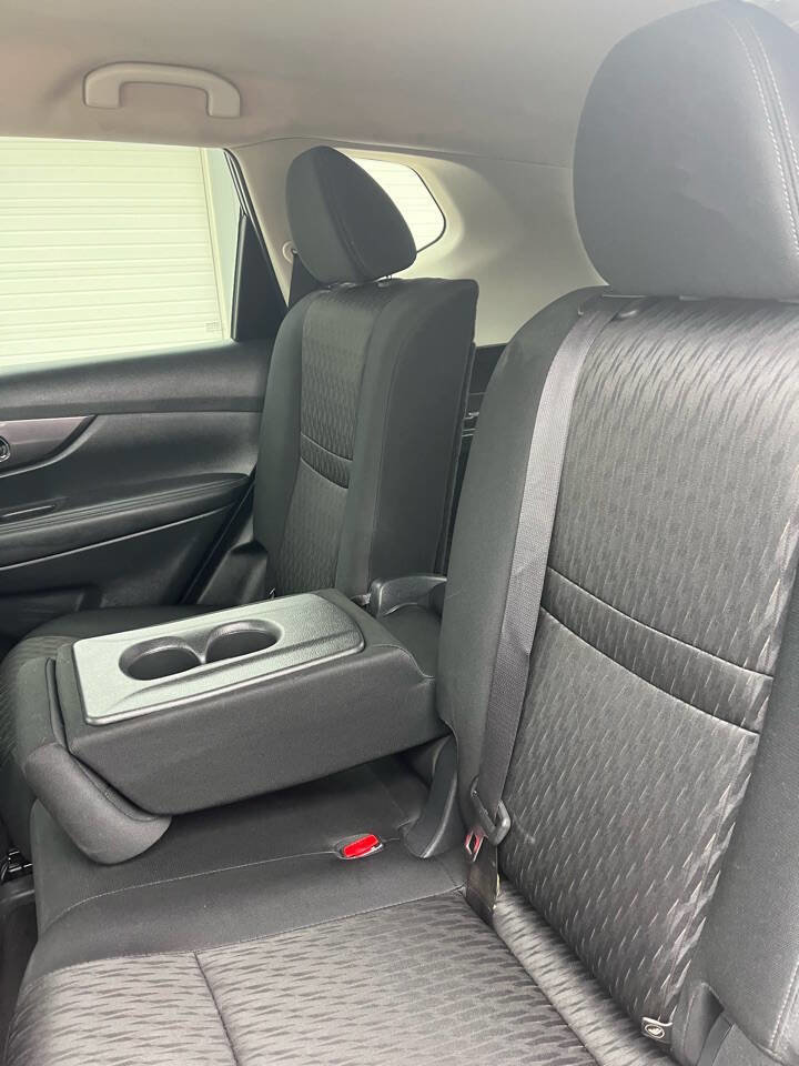 Used 2017 Nissan Rogue SV image 29