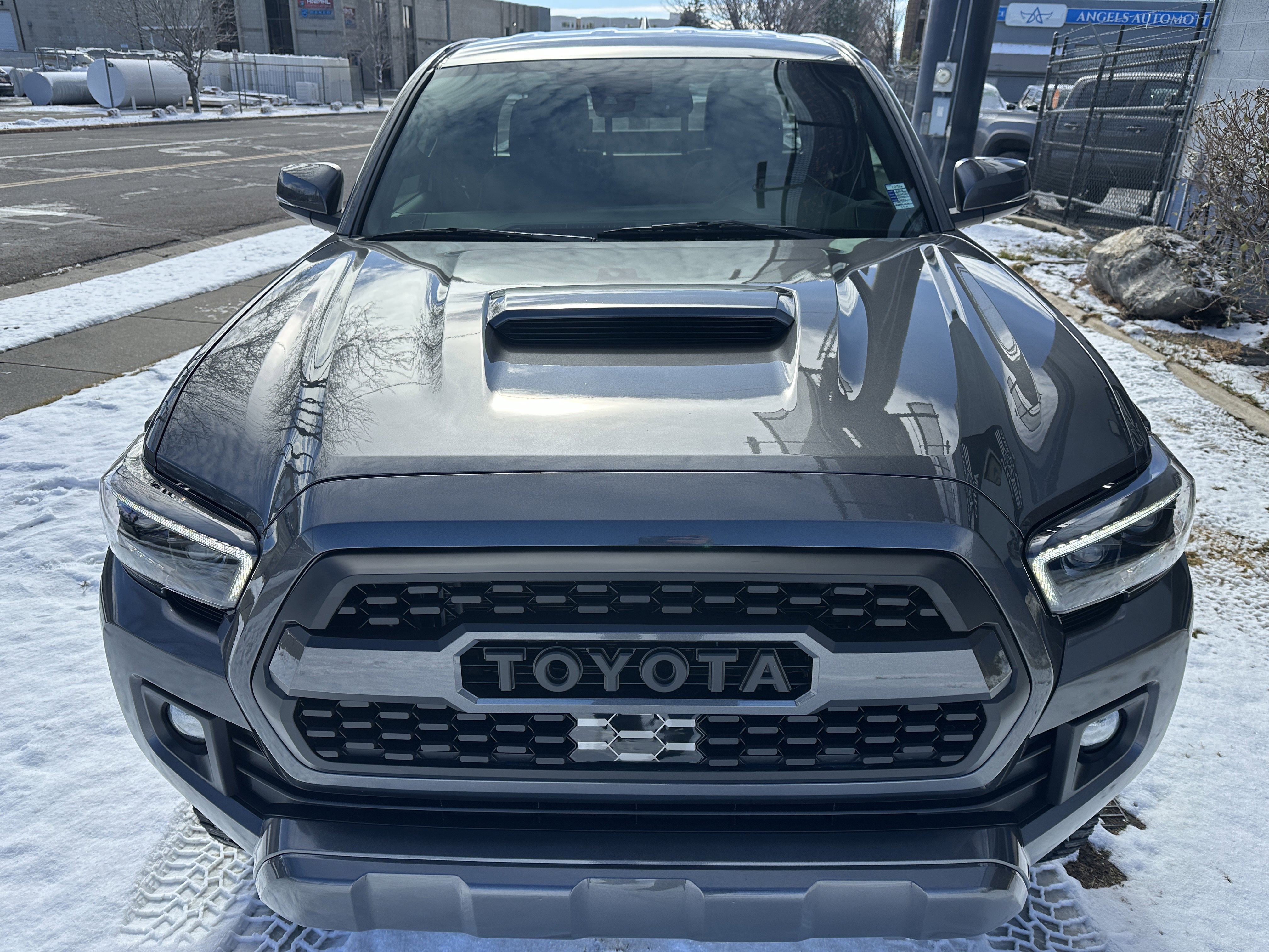Used 2018 Toyota Tacoma TRD Sport w/ Technology Package AWD/4WD image 12