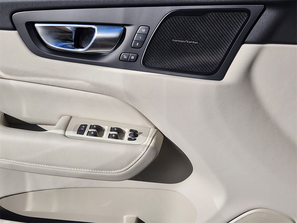 New 2026 Volvo XC60 T8 Ultra w/ Protection Package Premier image 12