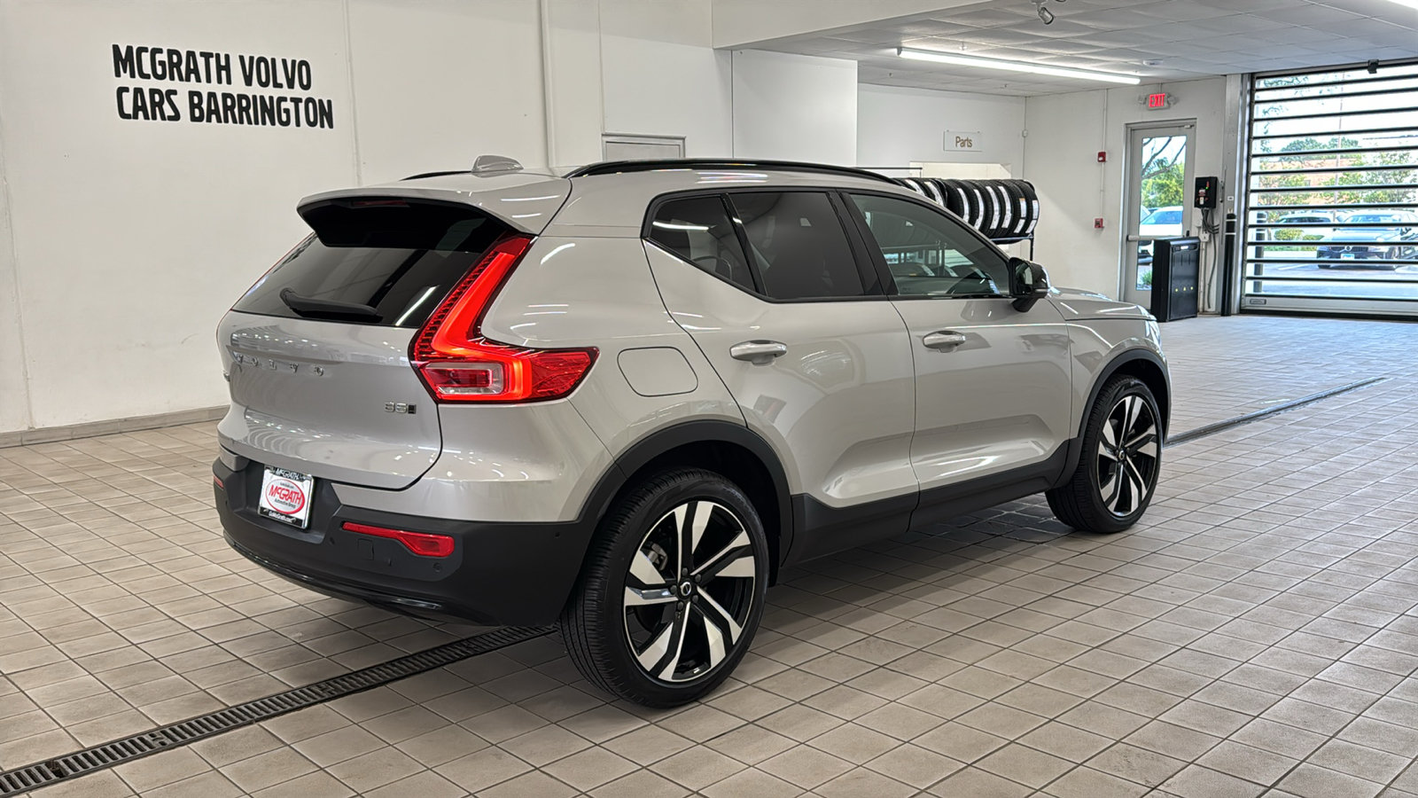 Used 2025 Volvo XC40 B5 Plus AWD/4WD image 5