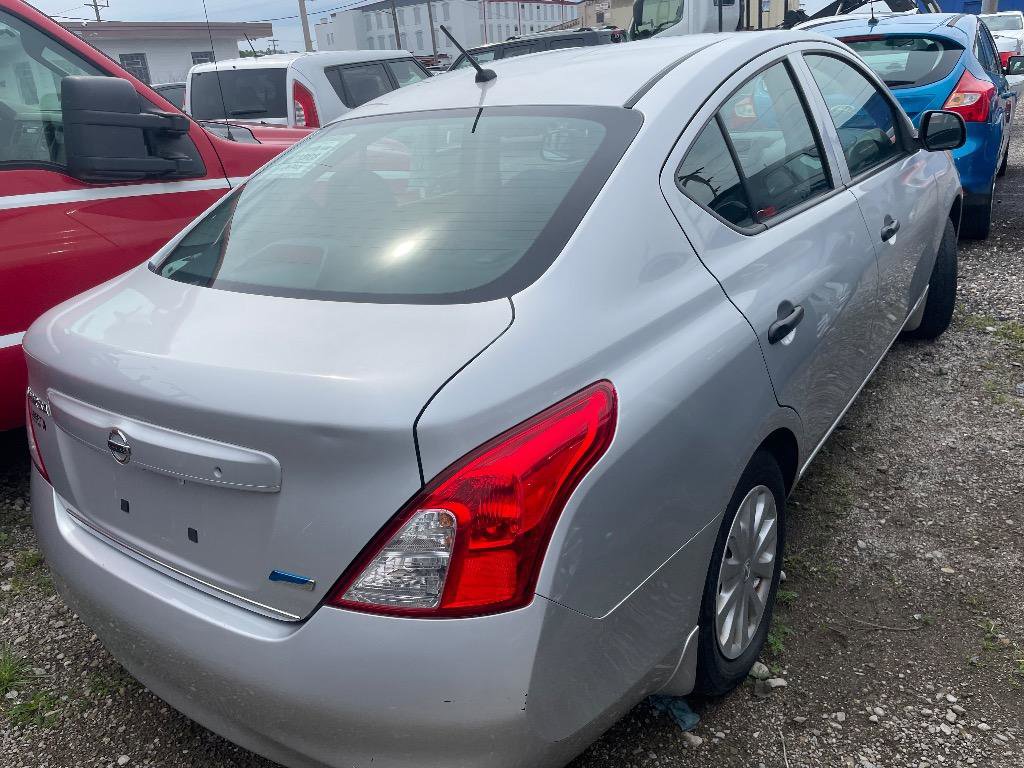 Used 2014 Nissan Versa S FWD image 3