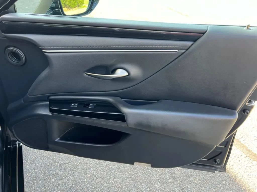 Used 2023 Lexus ES 350 w/ Accessory Package (Z1) FWD image 17