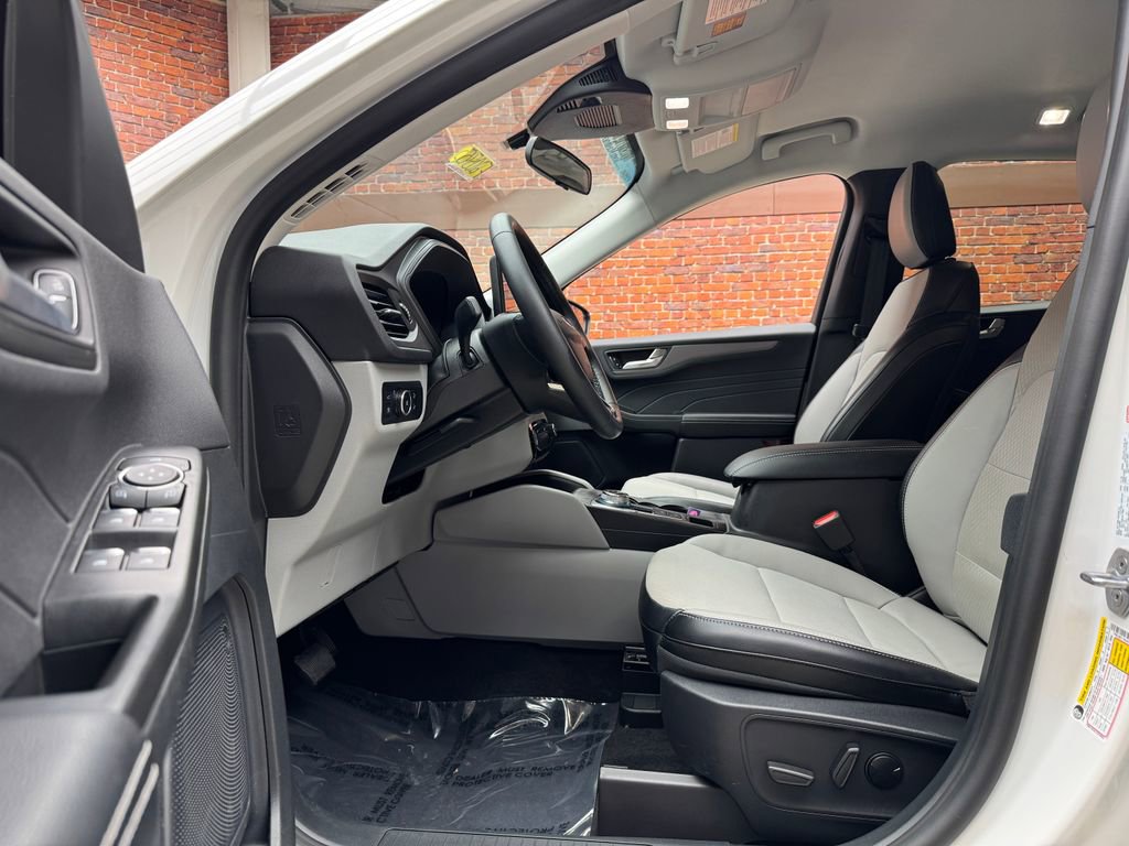 Certified 2025 Ford Escape SE FWD image 22