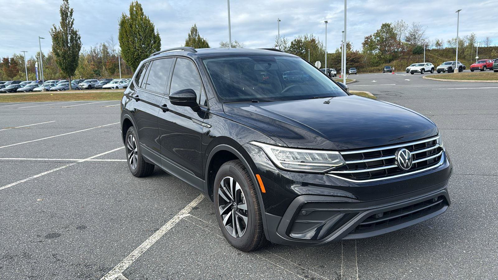Used 2022 Volkswagen Tiguan S image 1