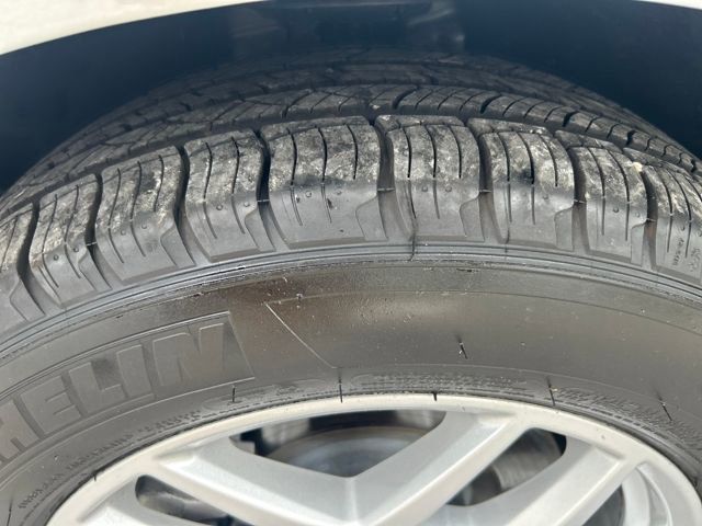 Used 2024 Ford Edge SE image 25