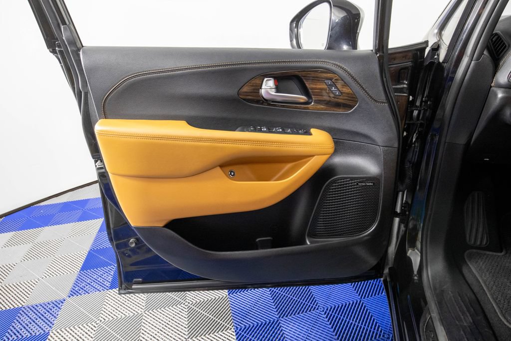 Used 2021 Chrysler Pacifica Pinnacle FWD image 15