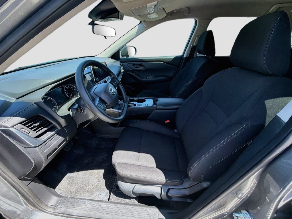Used 2025 Nissan Rogue S FWD image 18