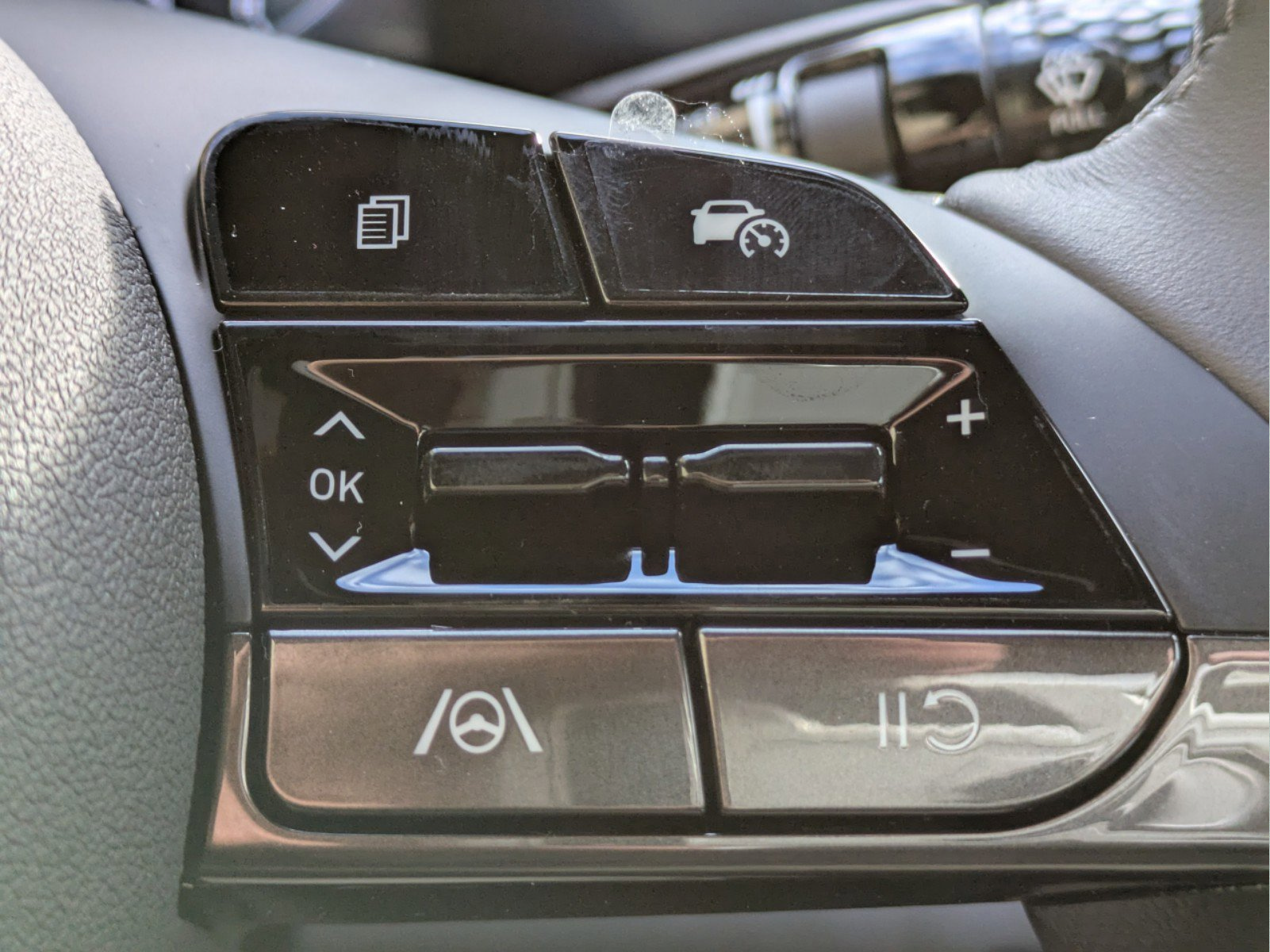 Certified 2025 Hyundai Elantra SEL FWD image 23