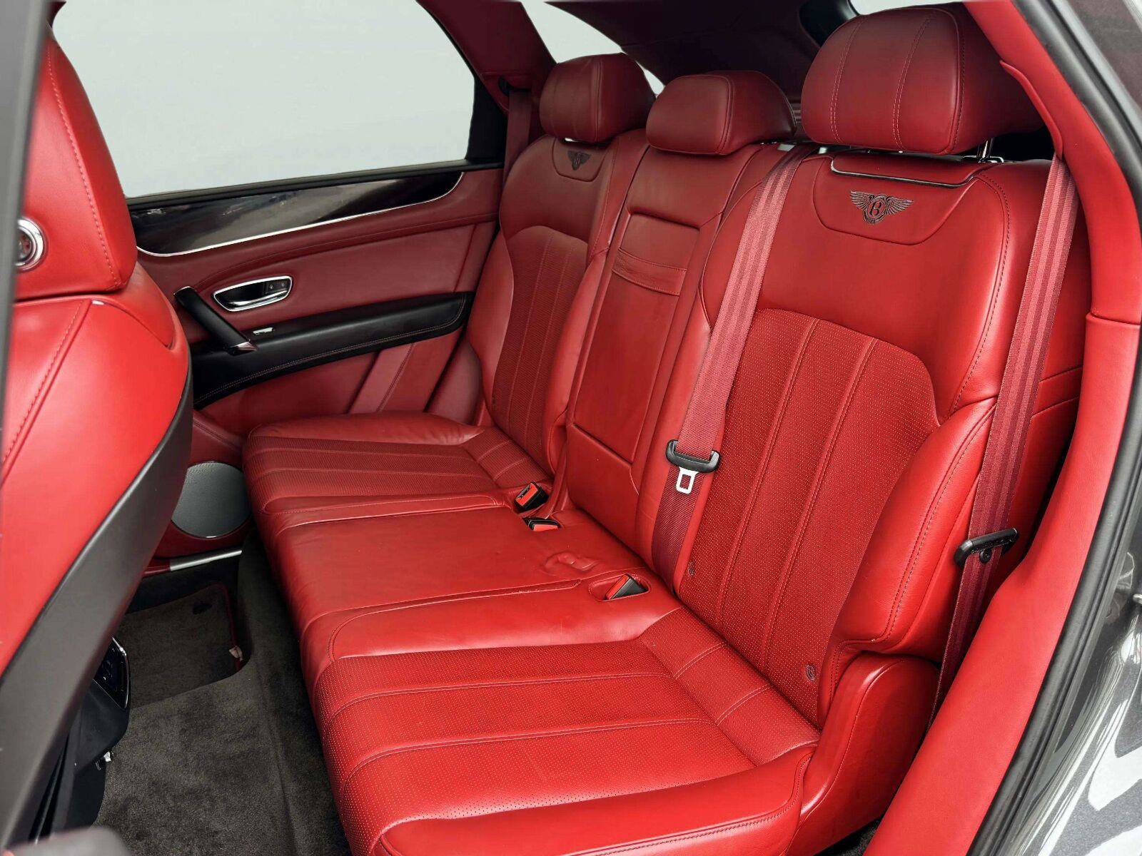 Used 2018 Bentley Bentayga AWD/4WD image 53