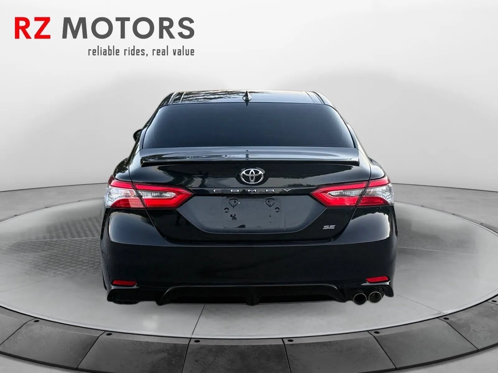 Used 2019 Toyota Camry SE FWD image 3