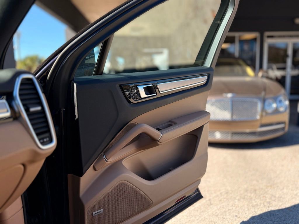 Used 2019 Porsche Cayenne image 30