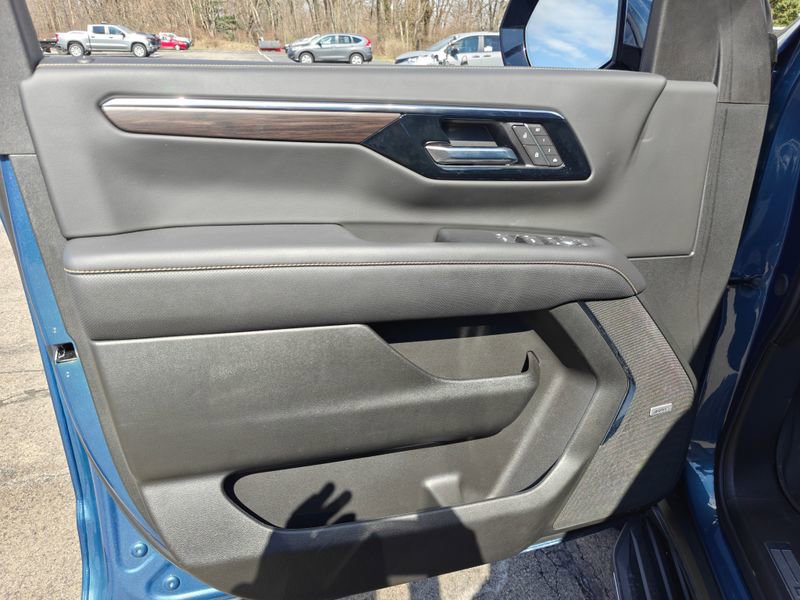 Used 2025 Chevrolet Tahoe Premier image 16