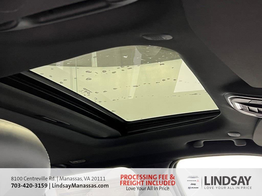 New 2025 Jeep Grand Cherokee Altitude image 12