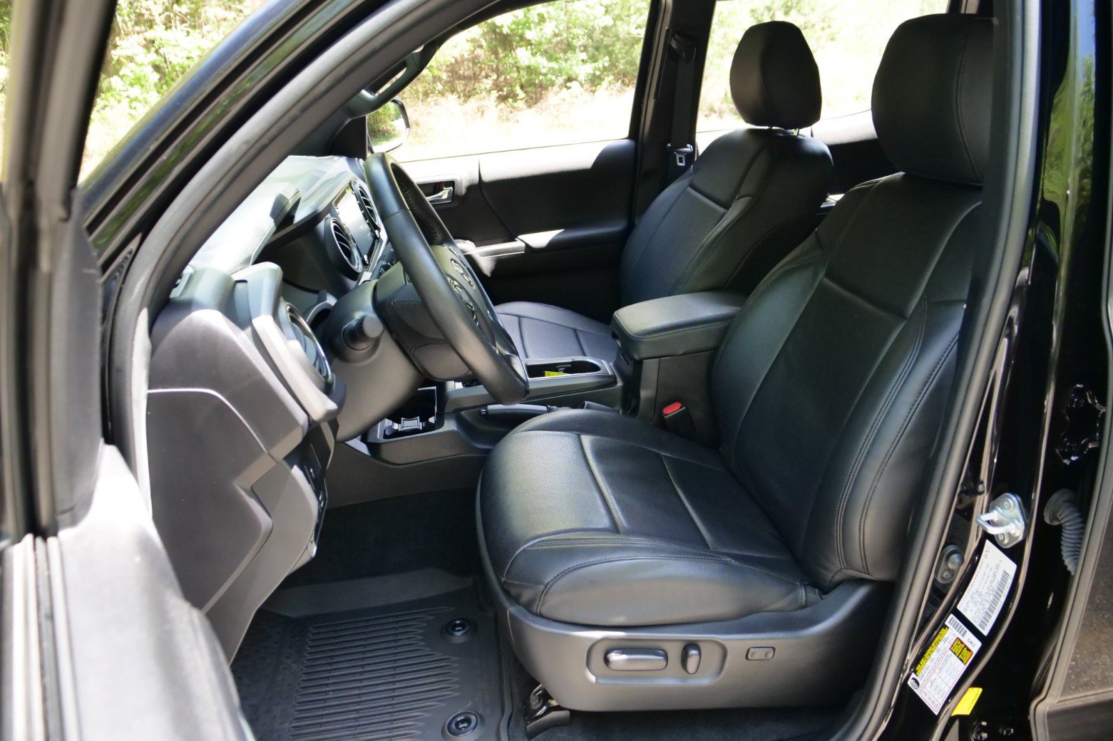 Used 2022 Toyota Tacoma TRD Sport AWD/4WD image 3