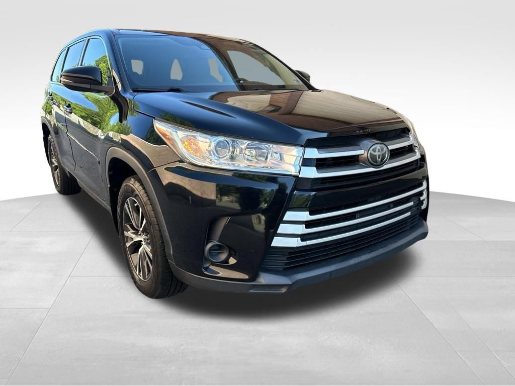 Used 2018 Toyota Highlander LE w/ Protection Package #3 AWD/4WD image 8
