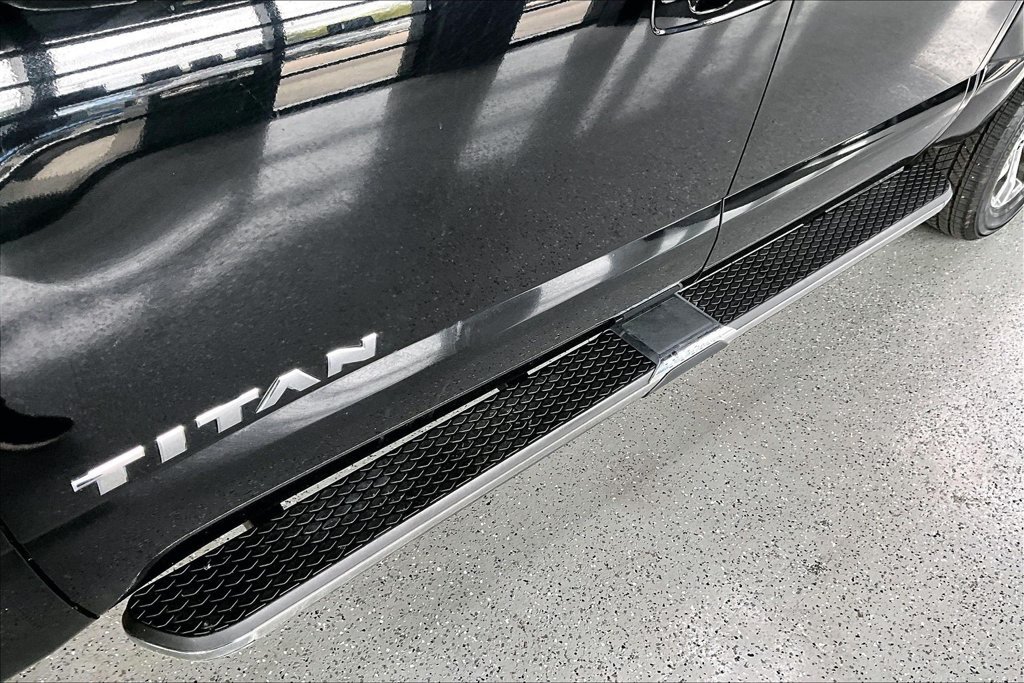 Used 2017 Nissan Titan SL AWD/4WD image 35