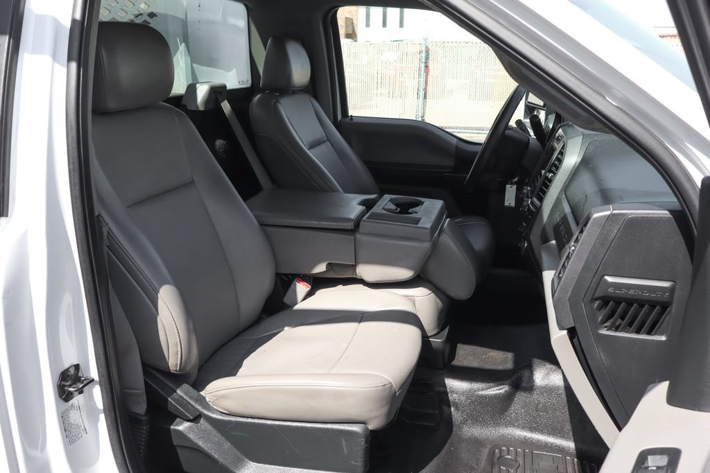 Used 2017 Ford F550 2WD Regular Cab Super Duty image 37