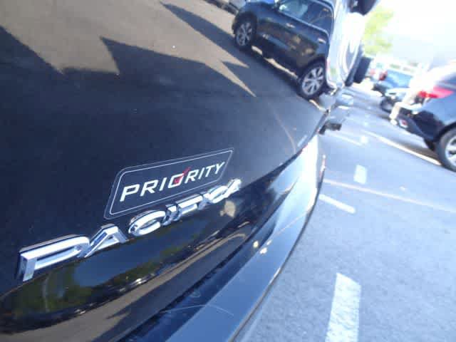 Used 2023 Chrysler Pacifica Touring-L FWD image 13