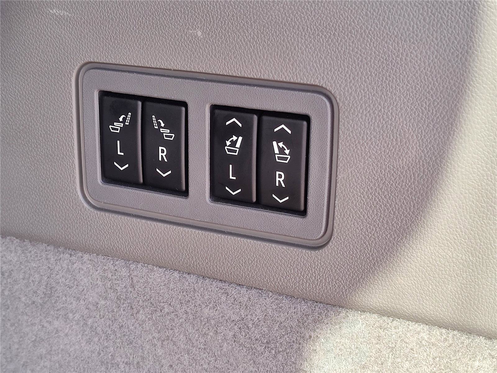 Used 2023 Cadillac XT6 Premium Luxury image 7