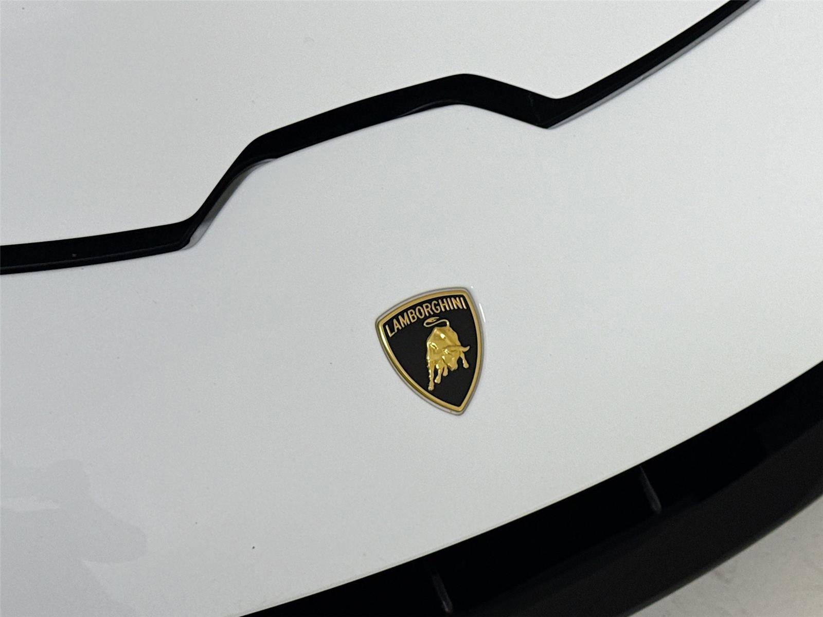 Used 2021 Lamborghini Huracan EVO image 34
