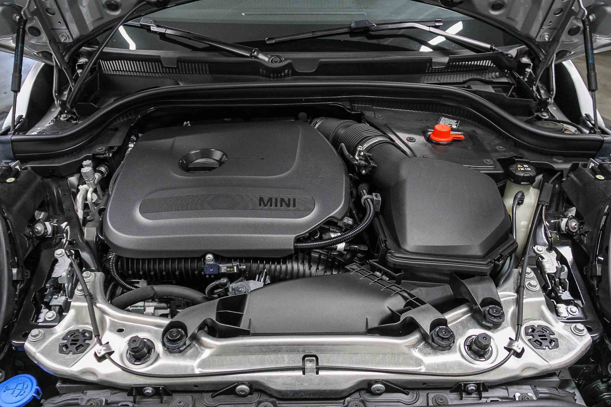 Used 2025 MINI Cooper 2-Door Hardtop image 27