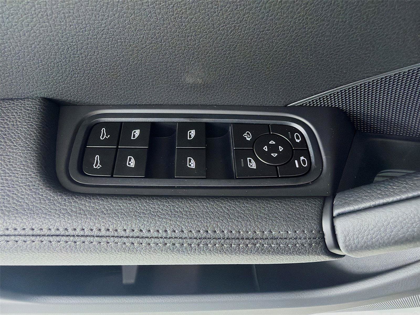 New 2026 Porsche Cayenne AWD/4WD image 8