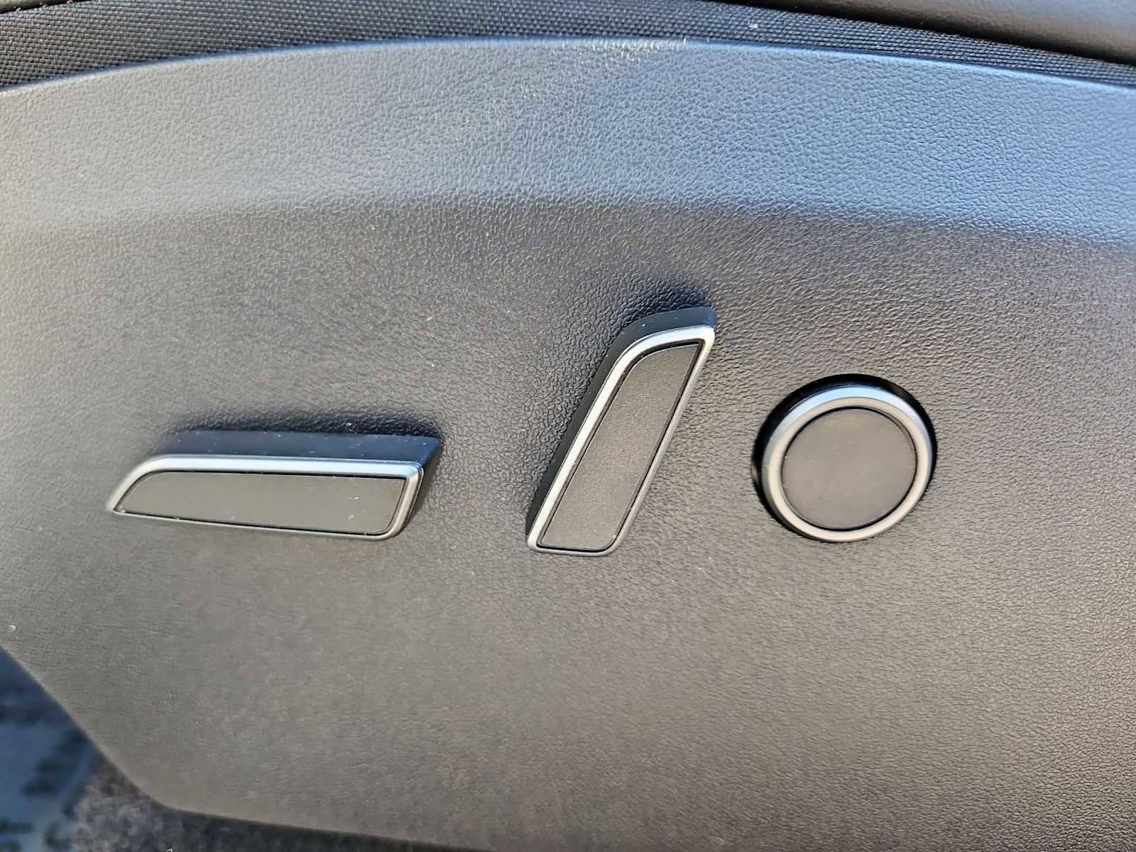 Used 2024 Tesla Model Y Long Range image 17