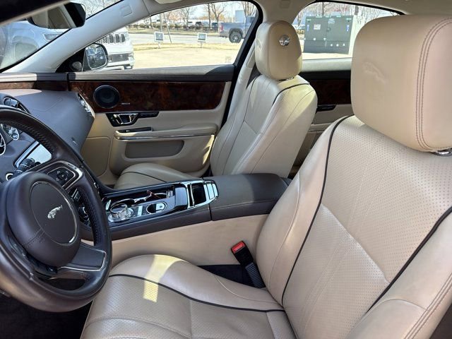 Used 2018 Jaguar XJ R-Sport RWD image 13