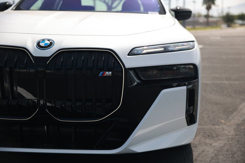 Used 2025 BMW i7 M70 w/ Executive Package AWD/4WD image 5