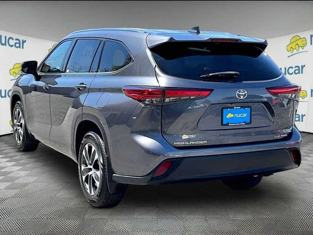 Used 2021 Toyota Highlander XLE AWD/4WD image 4