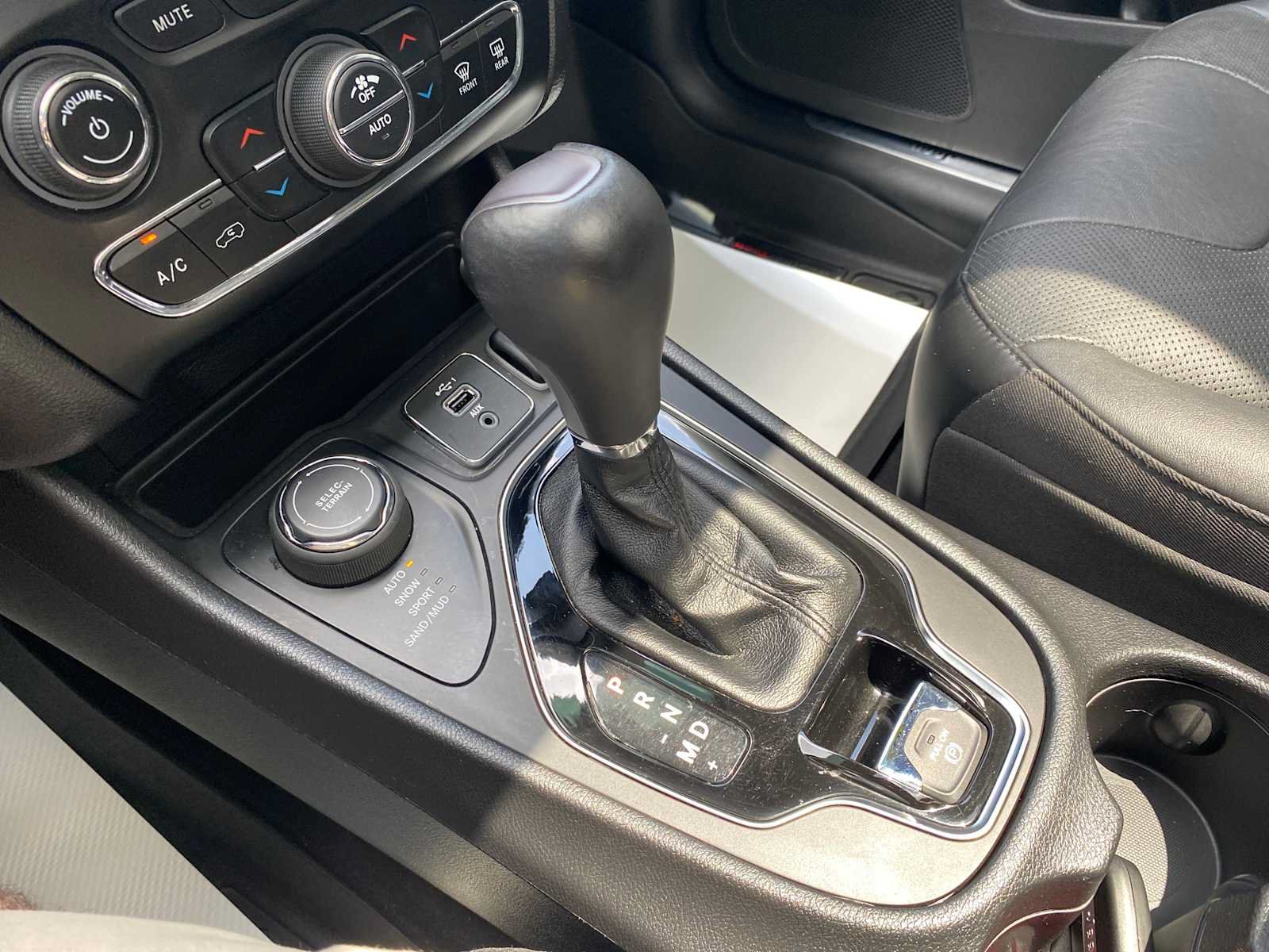 Used 2020 Jeep Cherokee Limited AWD/4WD image 25
