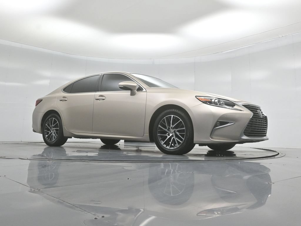 Used 2017 Lexus ES 350 w/ Navigation System Package FWD image 4